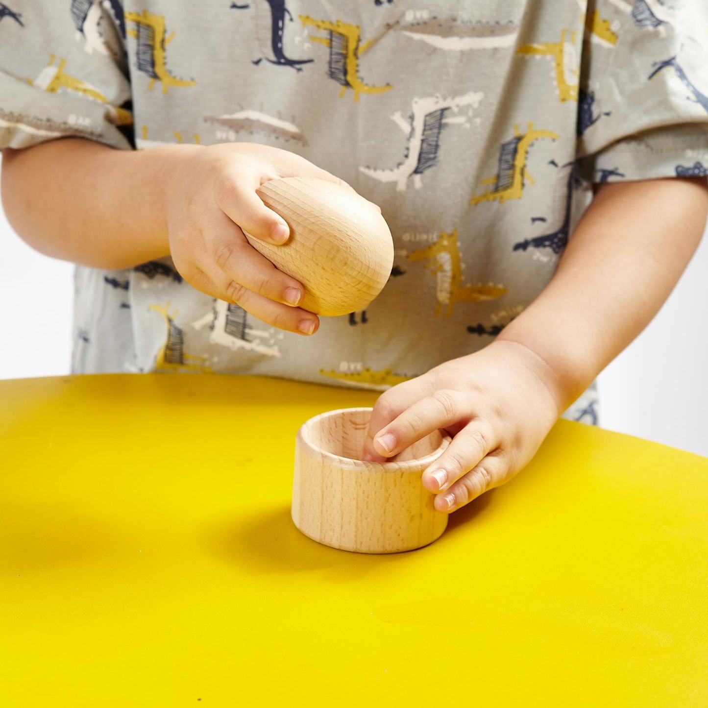 AWARIKIDS Spielzeug Set Mein Multitalent Kind spielt mit Holzei