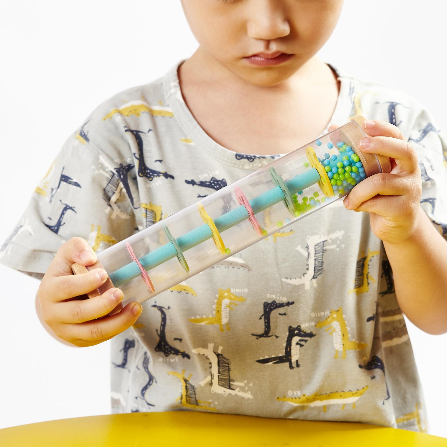 AWARIKIDS Spielzeug Set Mein Multitalent Kind spielt mit Regenmacher
