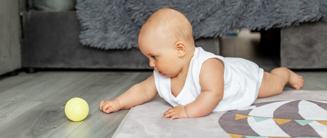 Objektpermanenz-Entwicklung: Babys Meilensteine im 1. Jahr