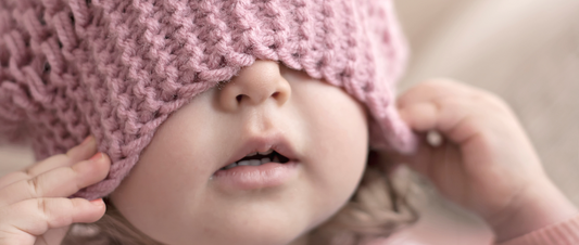 10 Objektpermanenz-Spiele: Tolle Aktivitäten für Babys & Kids