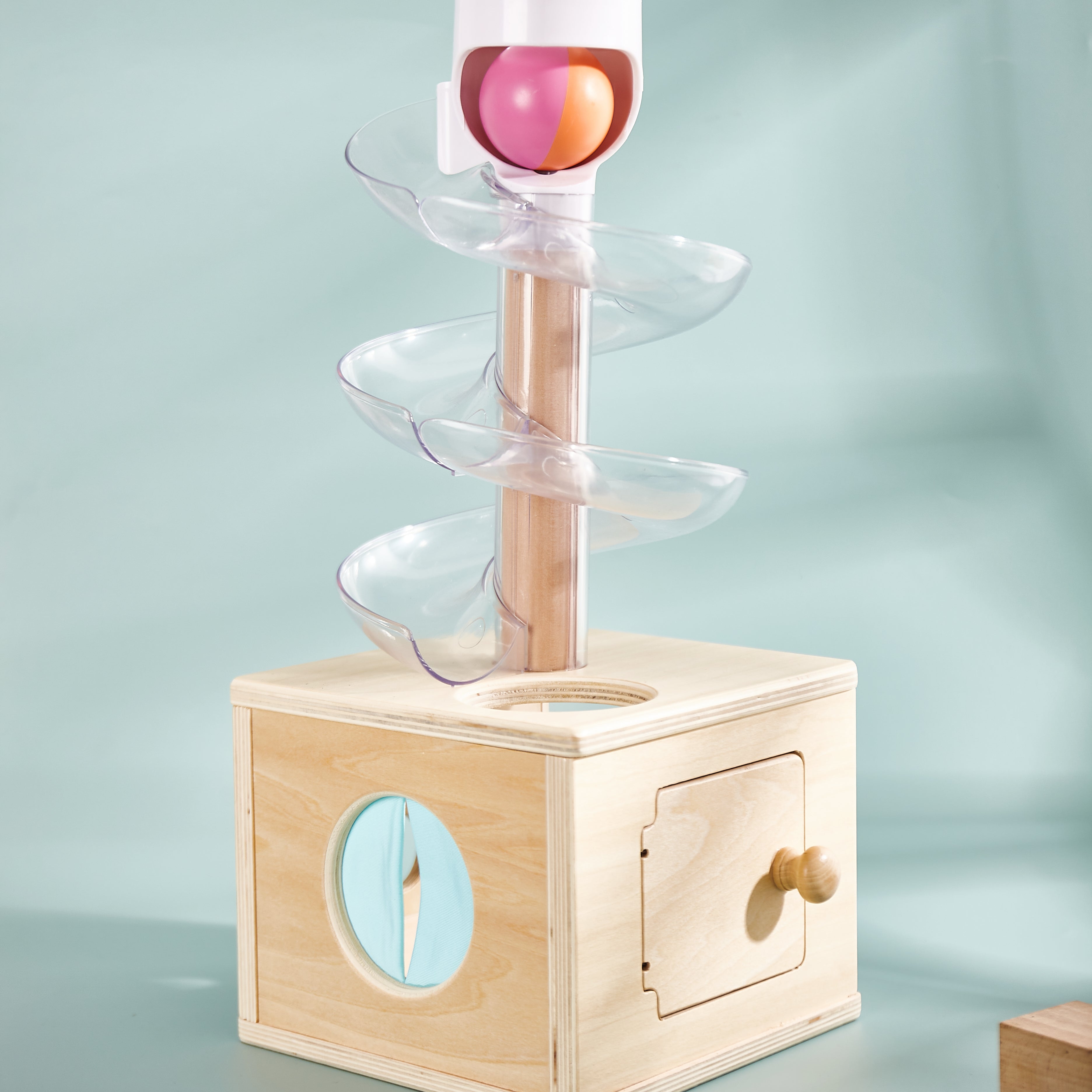 Object permanence ball track