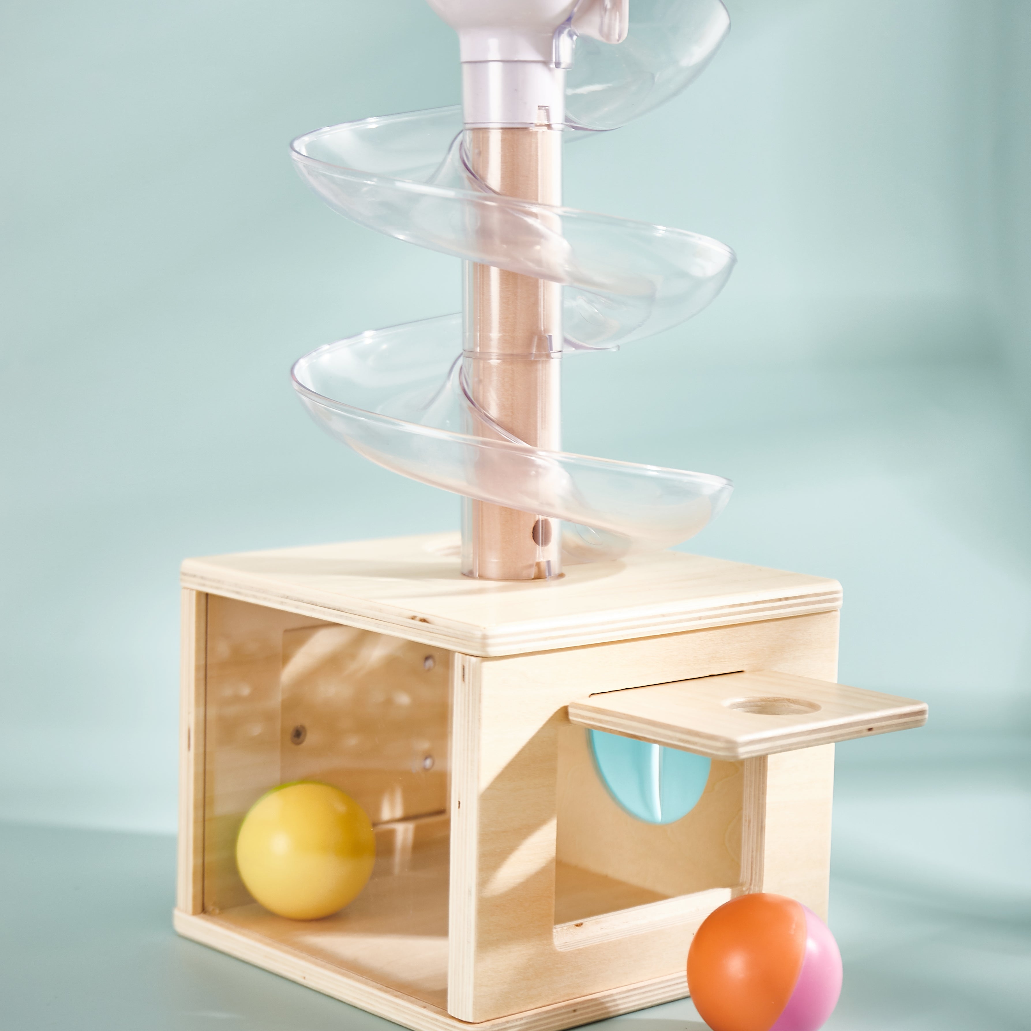 Object permanence ball track