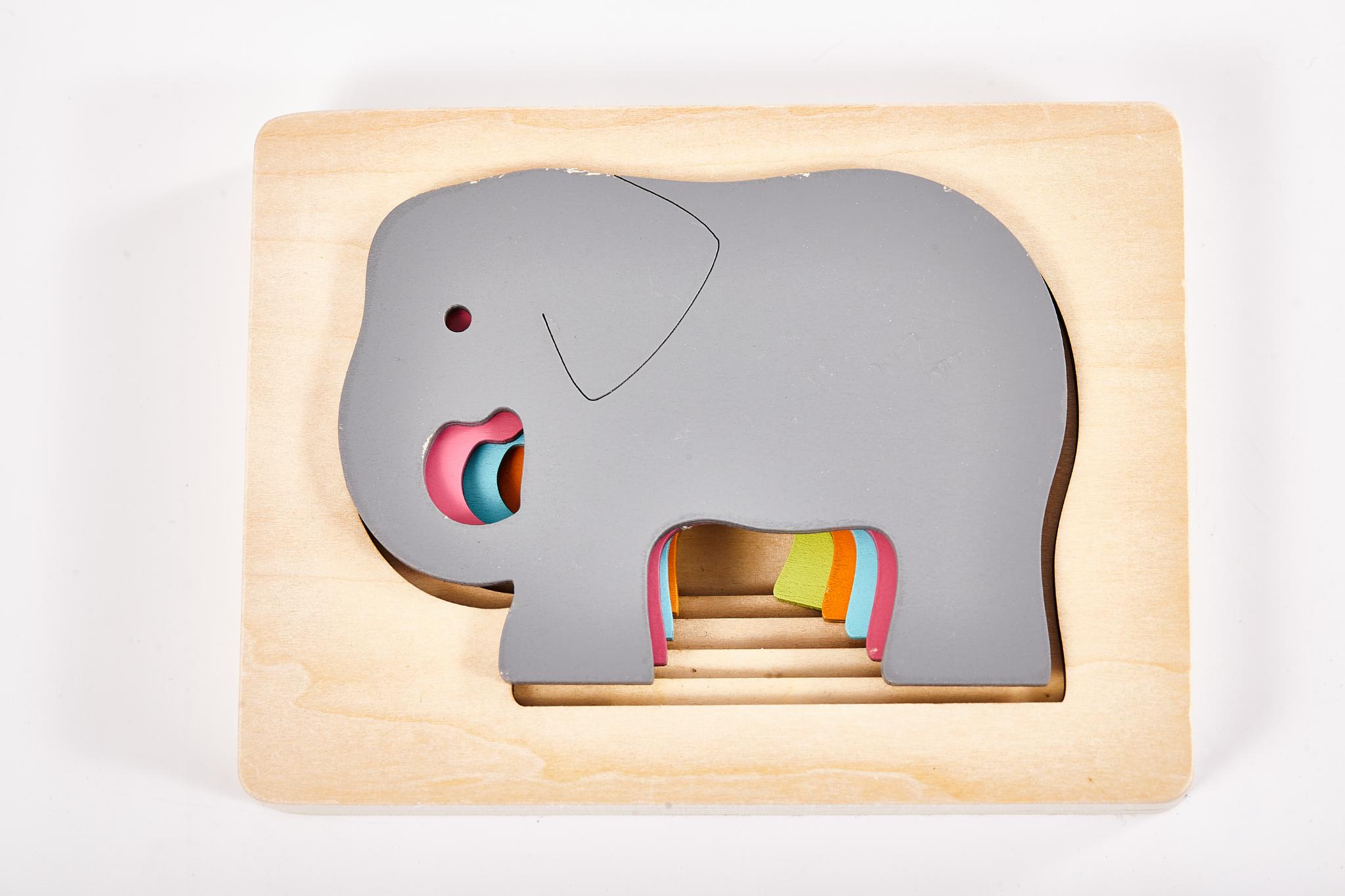 Layer puzzle the elephants