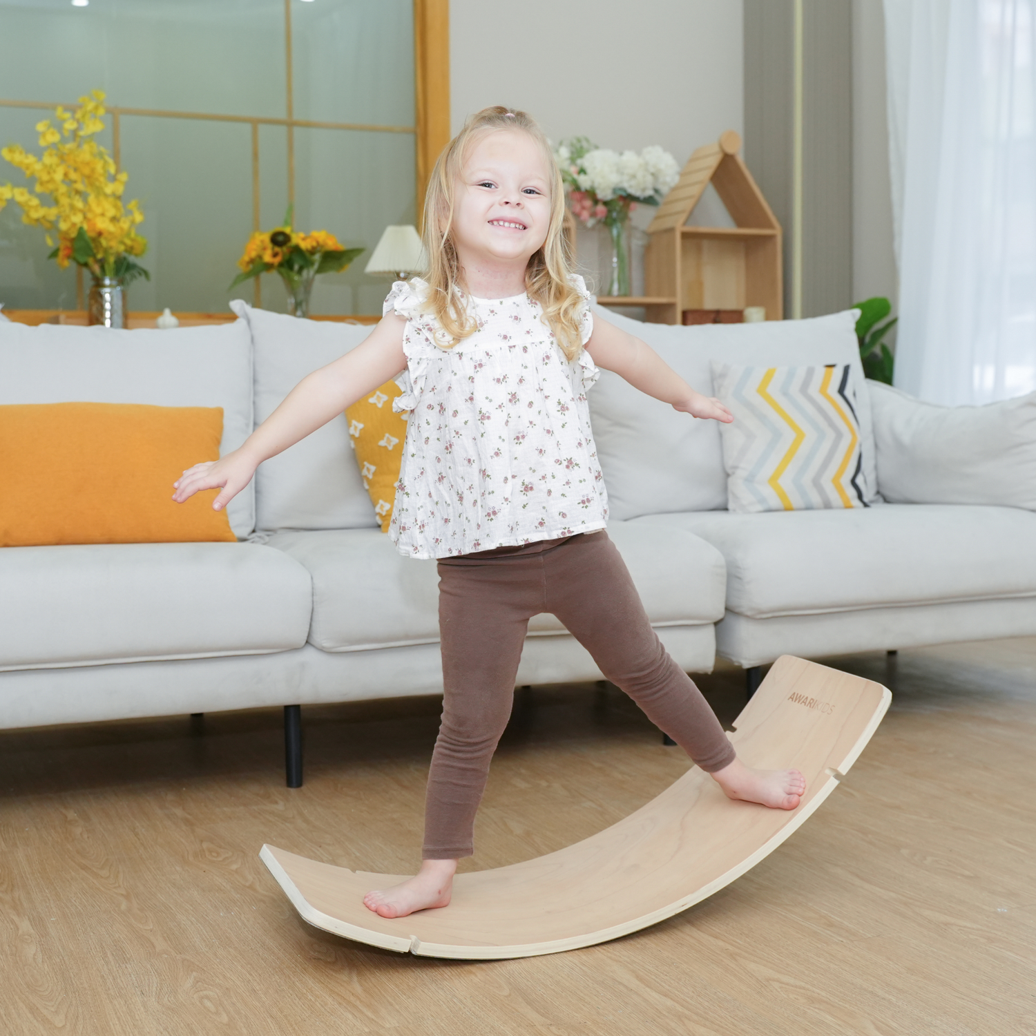 AWARIKIDS Balance Board Sofort Bewegungsspaß Kind spielt