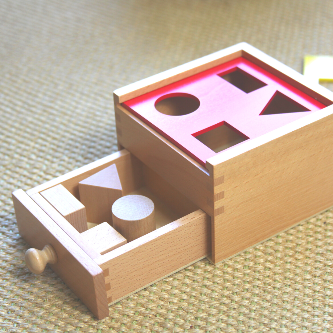 Montessori Formenspielzeug Steckspiel Sortierbox mit Schublade Kasten mit 4 Formen aus Holz